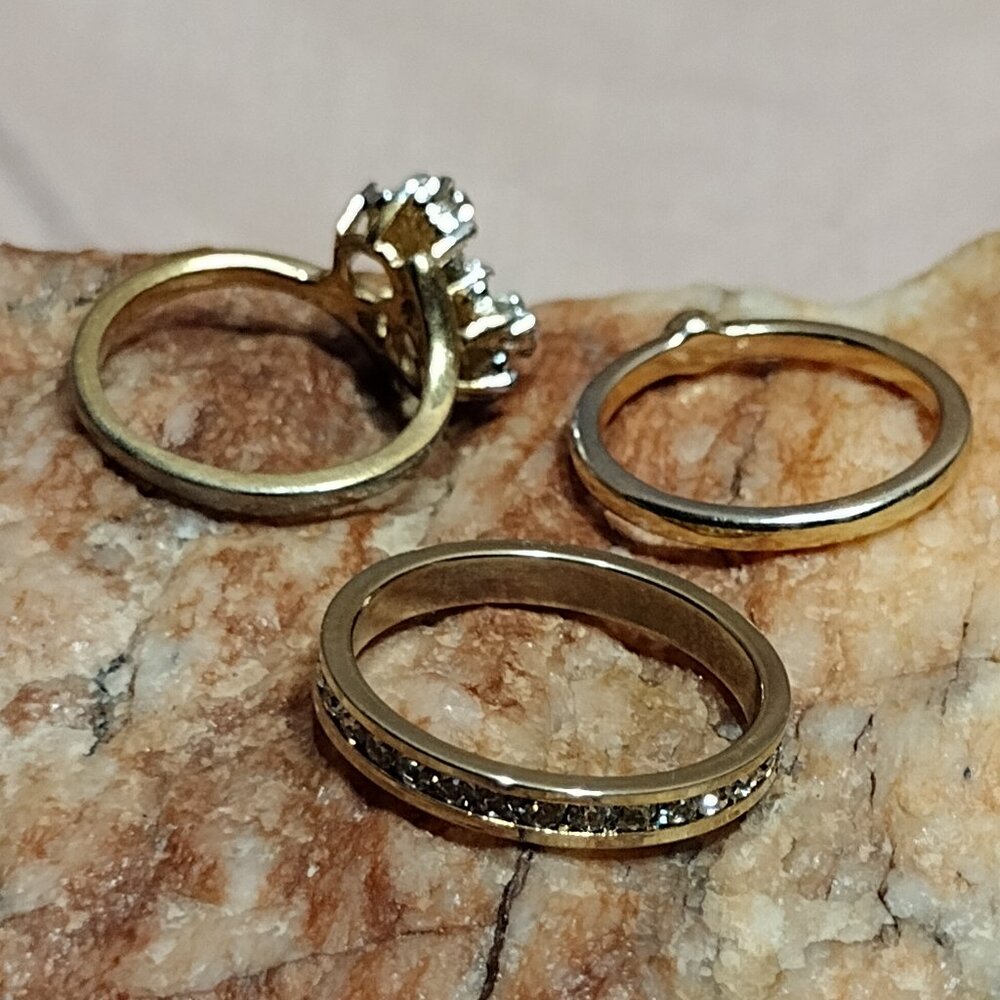 3 Gold Tone Rings - Picture 6 of 6